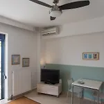 Sea & Town Getaway Apartman