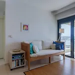 Sea & Town Getaway Apartman *