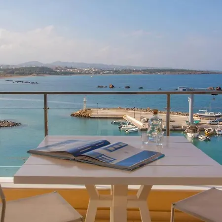 Apartment Sea & Town Getaway *