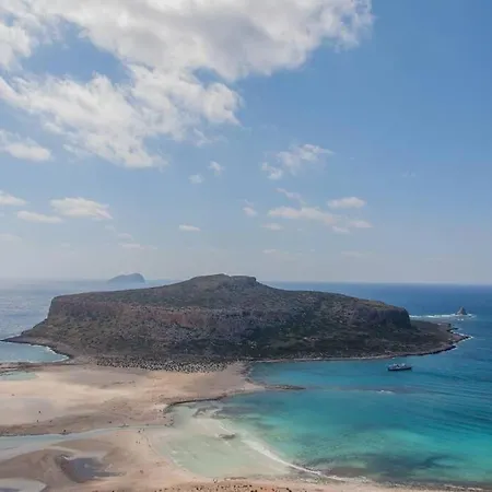 Sea & Town Getaway * La Canée